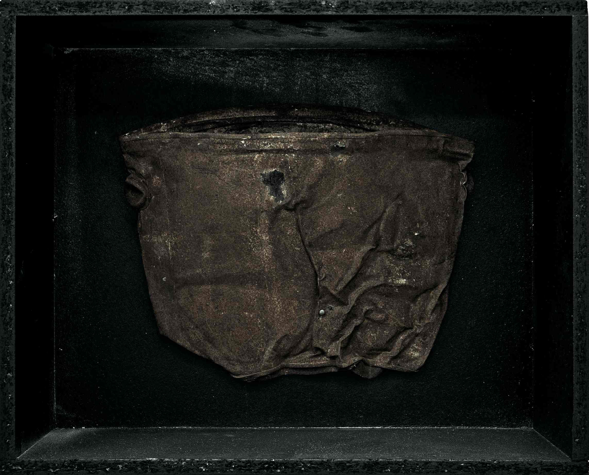 Il farsi e il rifarsi della forma, ferro combusto in scatola di legno, 36x29, 2004